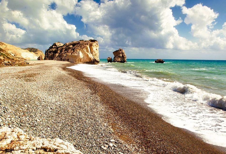 Cyprus tourism revenues collapse in April due to the Gulf war