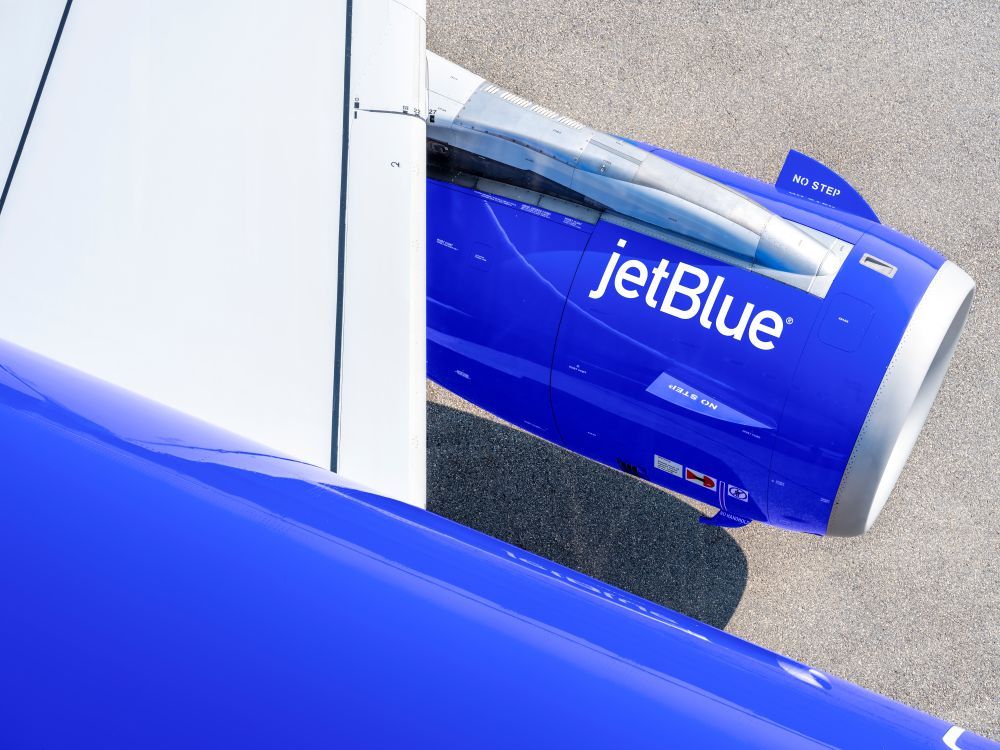 JetBlue wins Spirit Airlines' slots in New York-La Guardia