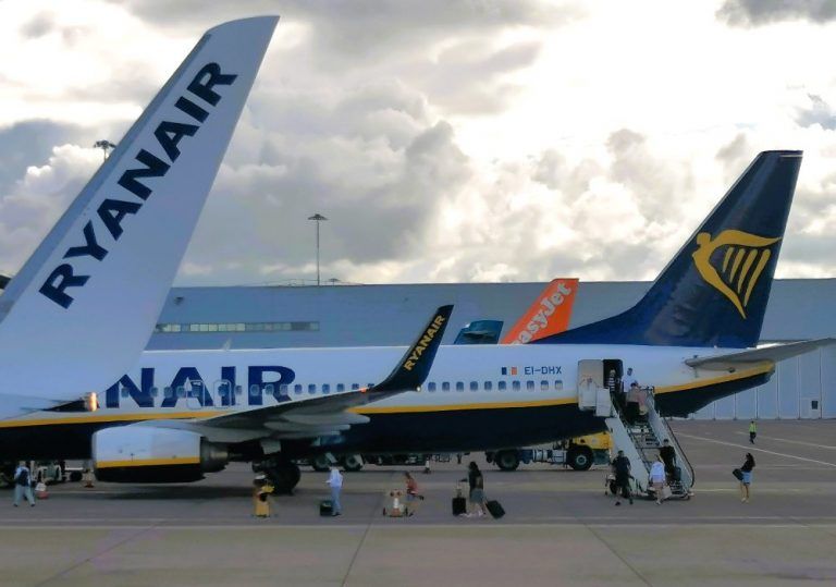 High fuel prices squeeze easyJet and Ryanair profits