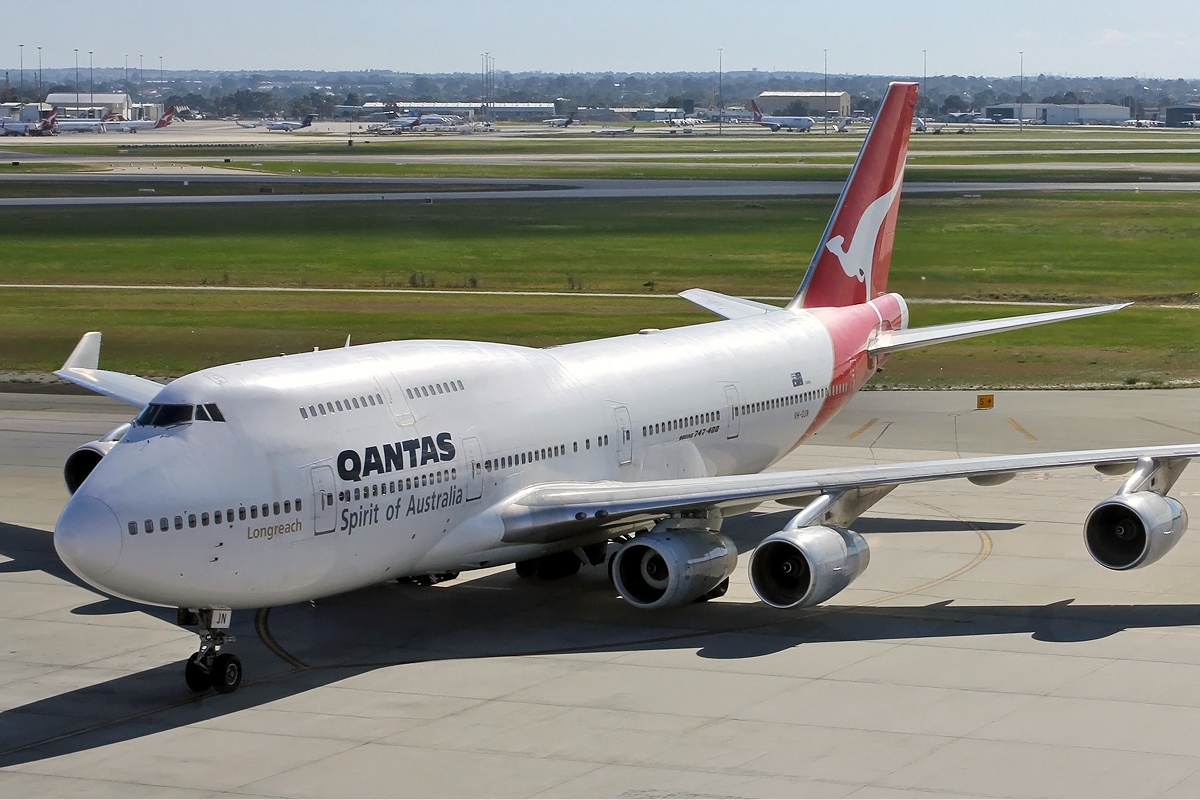 qantas 747 economy