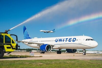 United cracks down on flight attendants' in-flight phone use